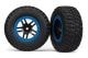 BFGoodrich T/A KM2 banden op velgen zwart/blauw (2)