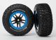 BFGoodrich T/A KM2 banden op velgen zwart/blauw voorzijde (2)